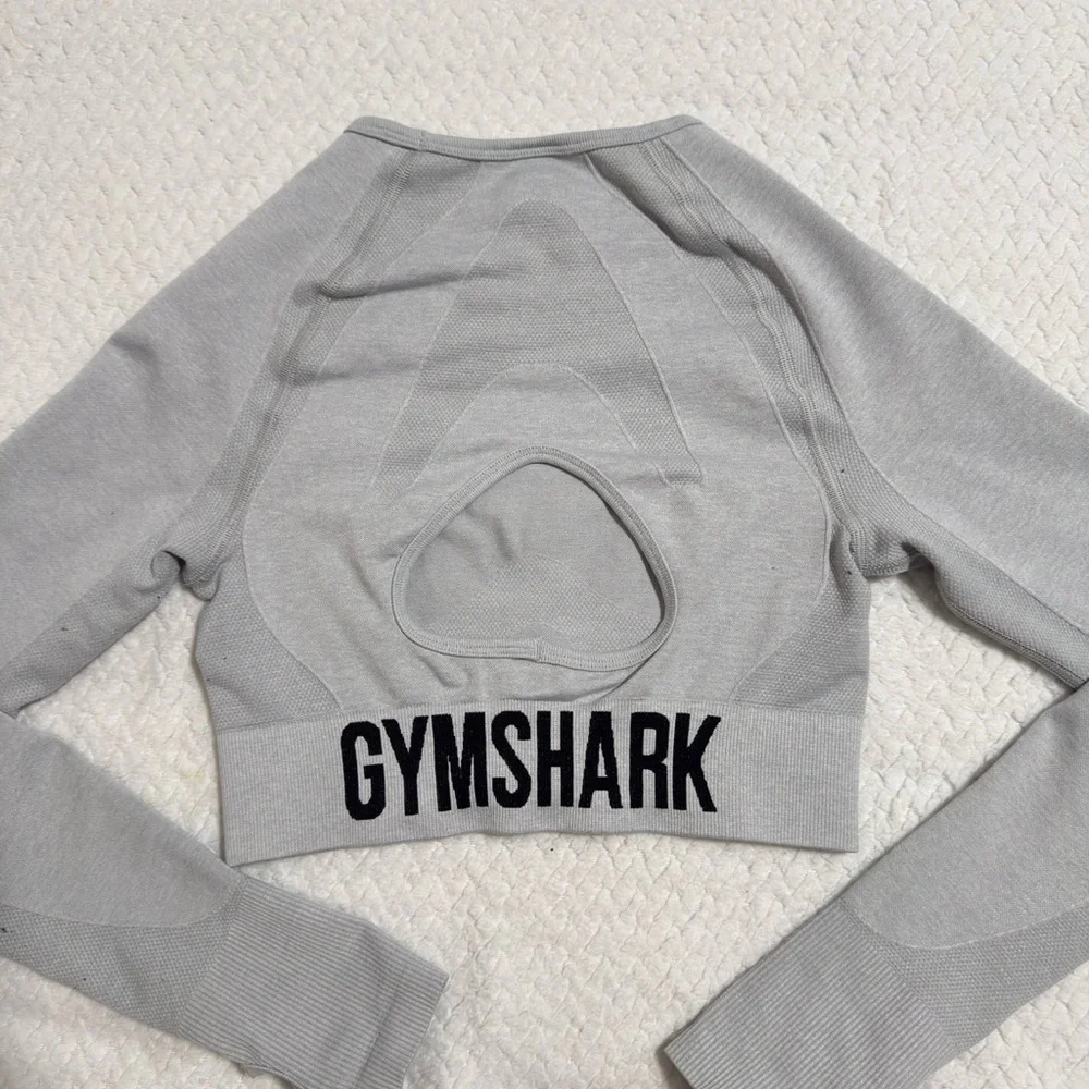 Gymshark Light Gray Women's Crop Top - Picture 3 of 4
